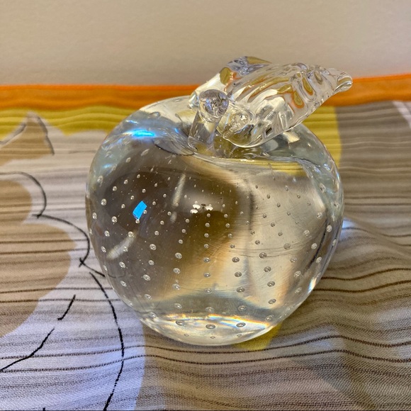 Apple Paperweight Controlled Bubble Art Glass with Leaf and Stem, Murano Style - Picture 4 of 5